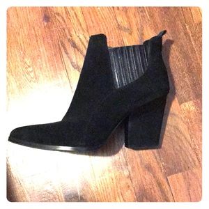 Donald J Pliner booties